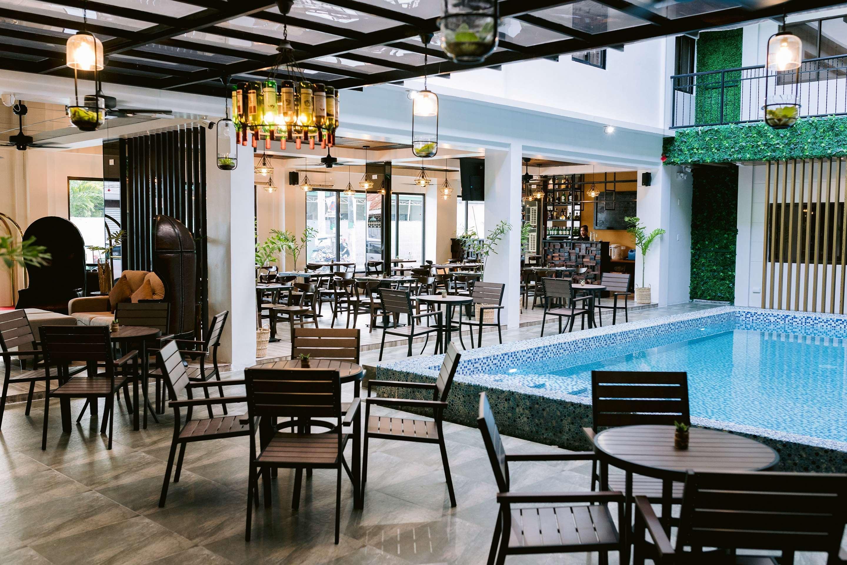 Surestay Plus Hotel By Best Western Ac Luxe Angeles City Extérieur photo