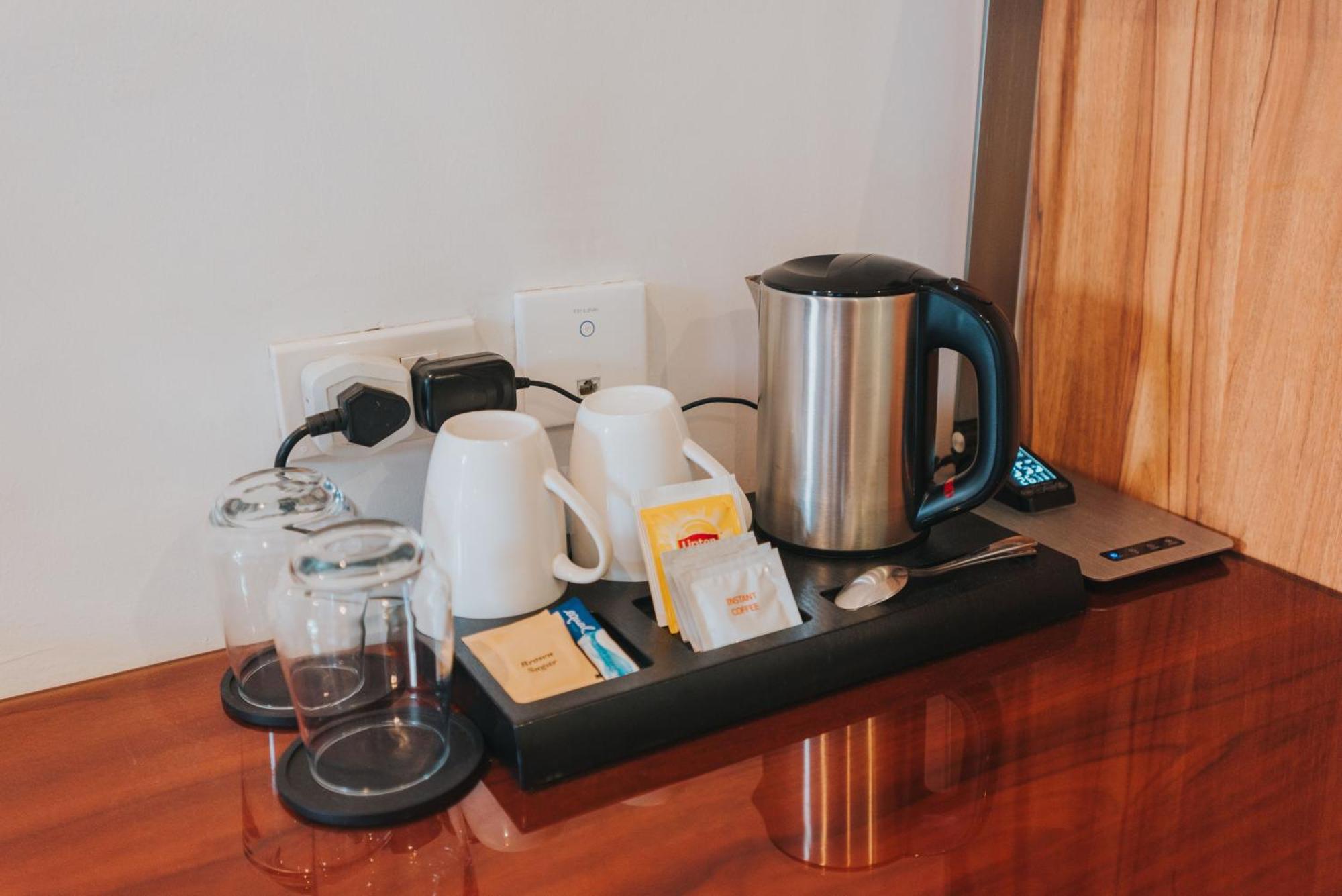 Surestay Plus Hotel By Best Western Ac Luxe Angeles City Extérieur photo