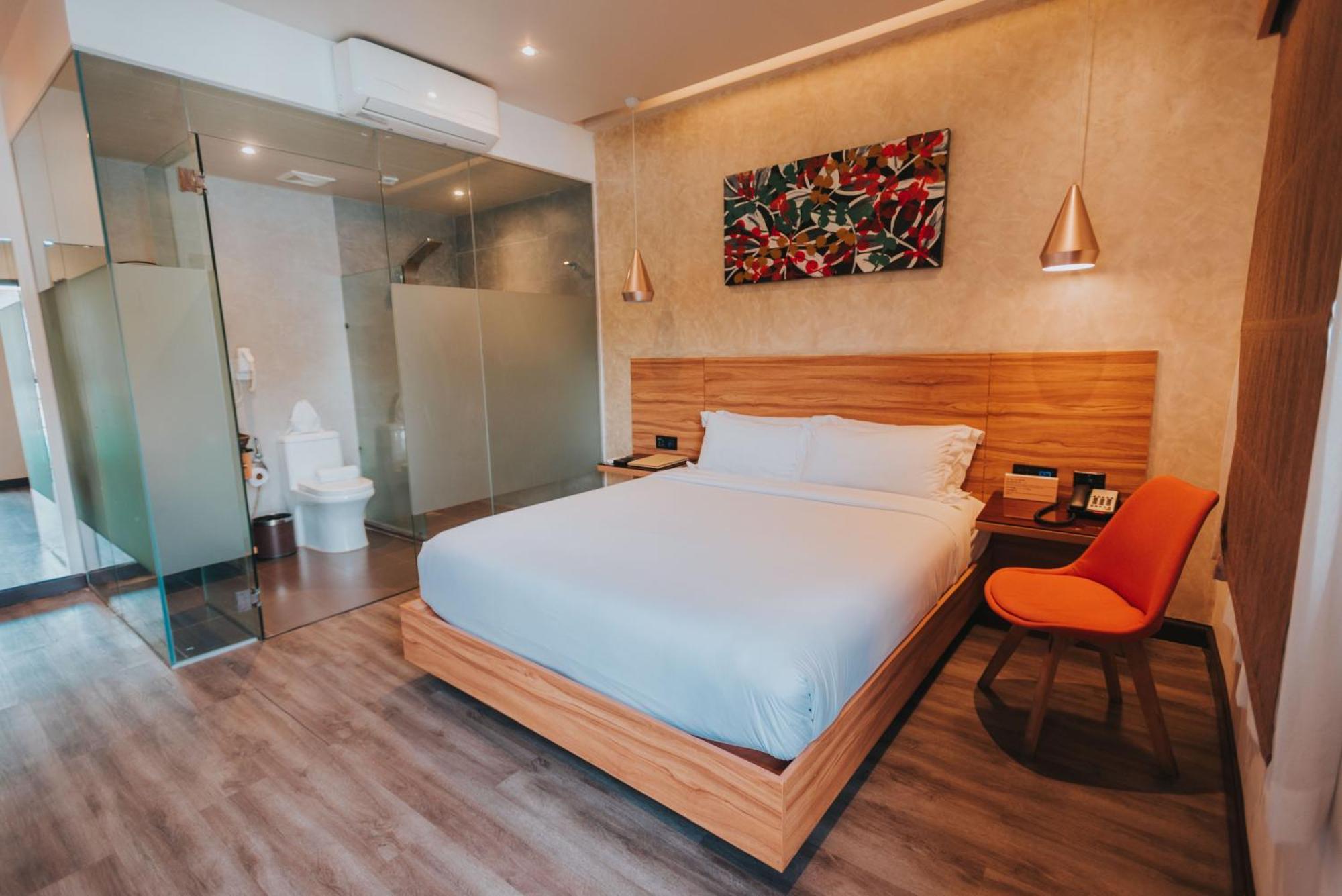 Surestay Plus Hotel By Best Western Ac Luxe Angeles City Extérieur photo