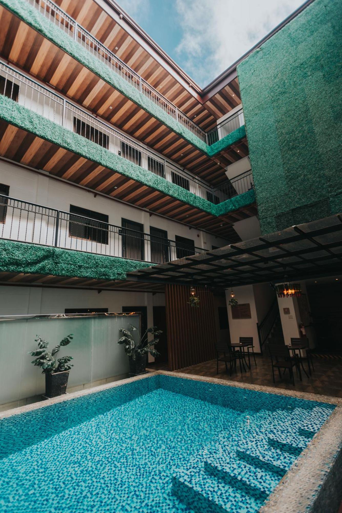 Surestay Plus Hotel By Best Western Ac Luxe Angeles City Extérieur photo