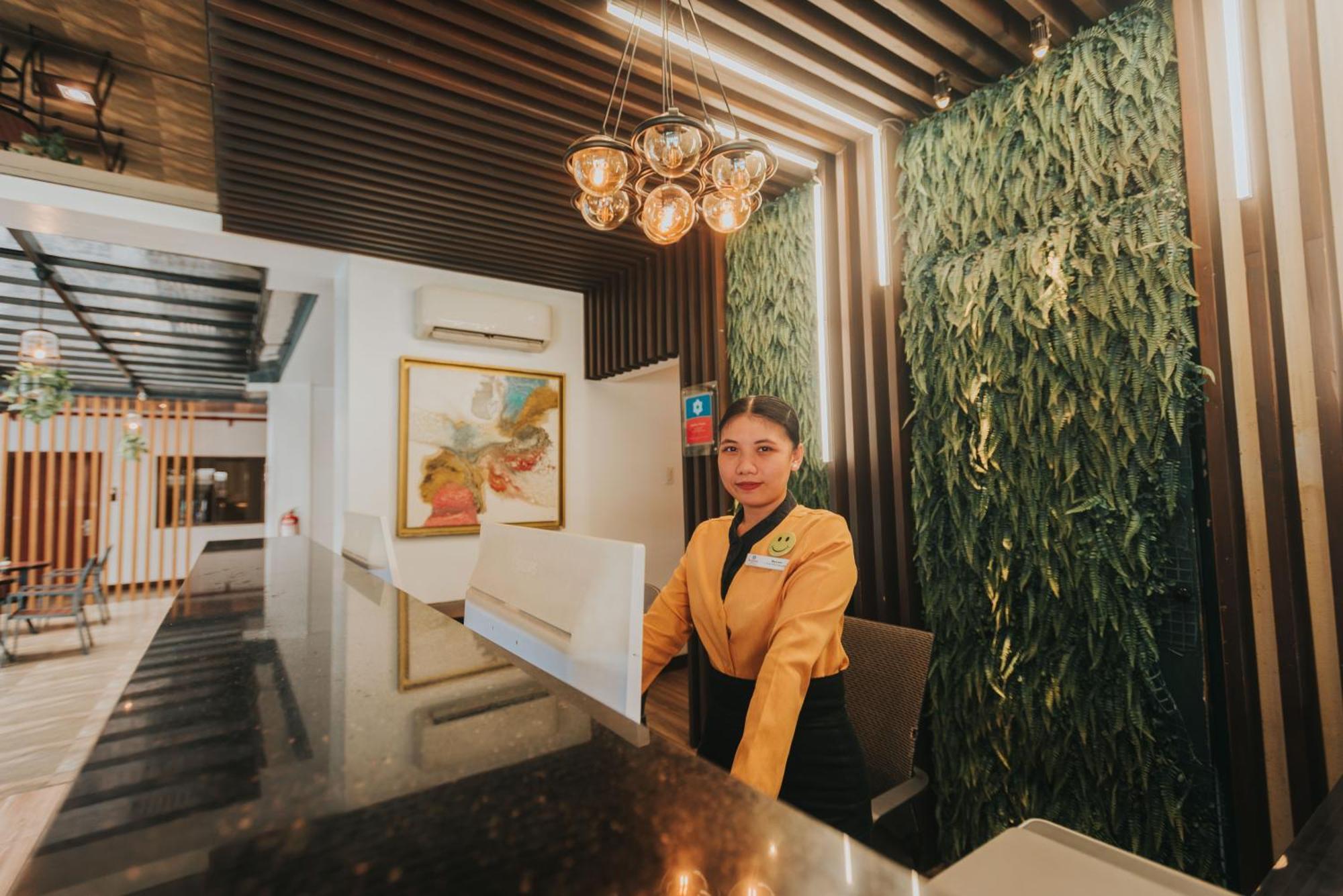 Surestay Plus Hotel By Best Western Ac Luxe Angeles City Extérieur photo