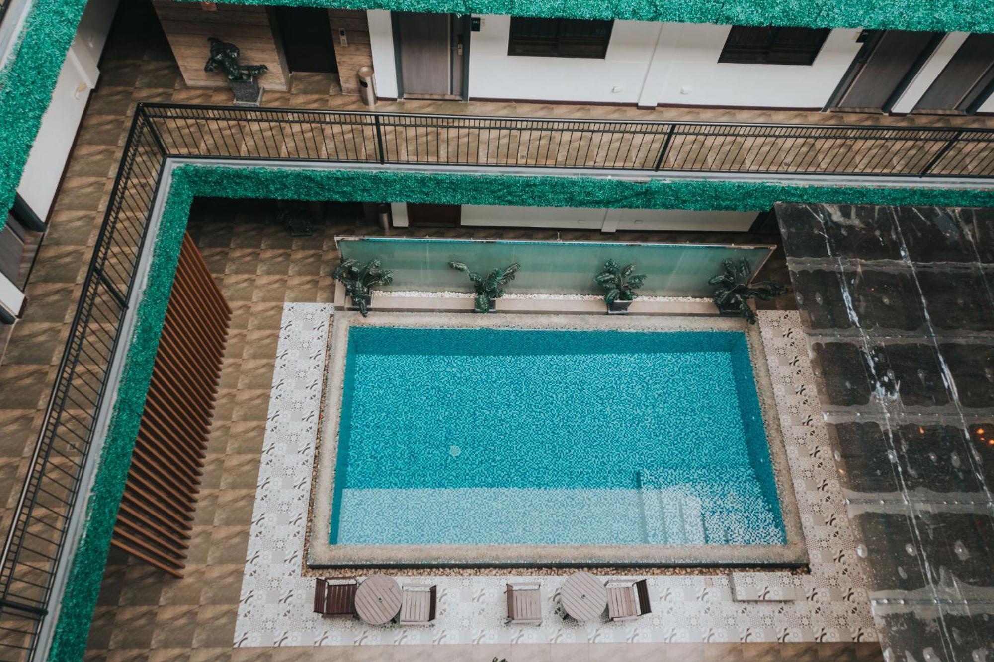 Surestay Plus Hotel By Best Western Ac Luxe Angeles City Extérieur photo