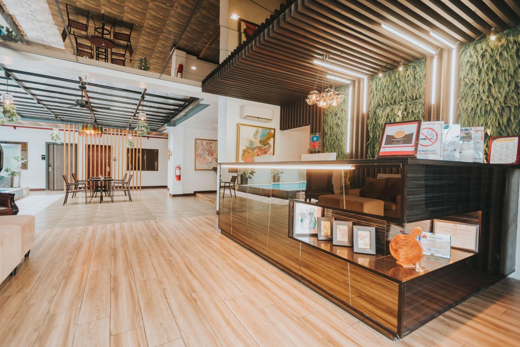 Surestay Plus Hotel By Best Western Ac Luxe Angeles City Extérieur photo