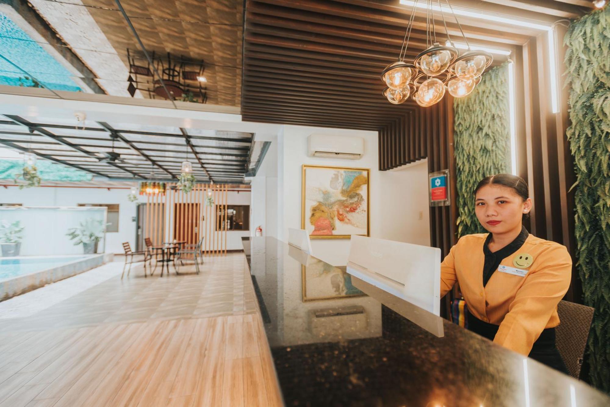 Surestay Plus Hotel By Best Western Ac Luxe Angeles City Extérieur photo