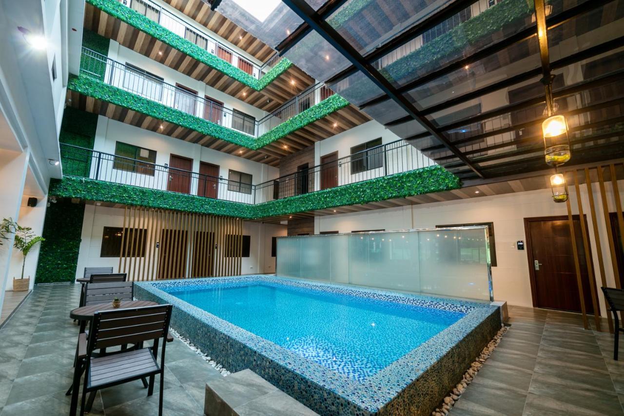 Surestay Plus Hotel By Best Western Ac Luxe Angeles City Extérieur photo
