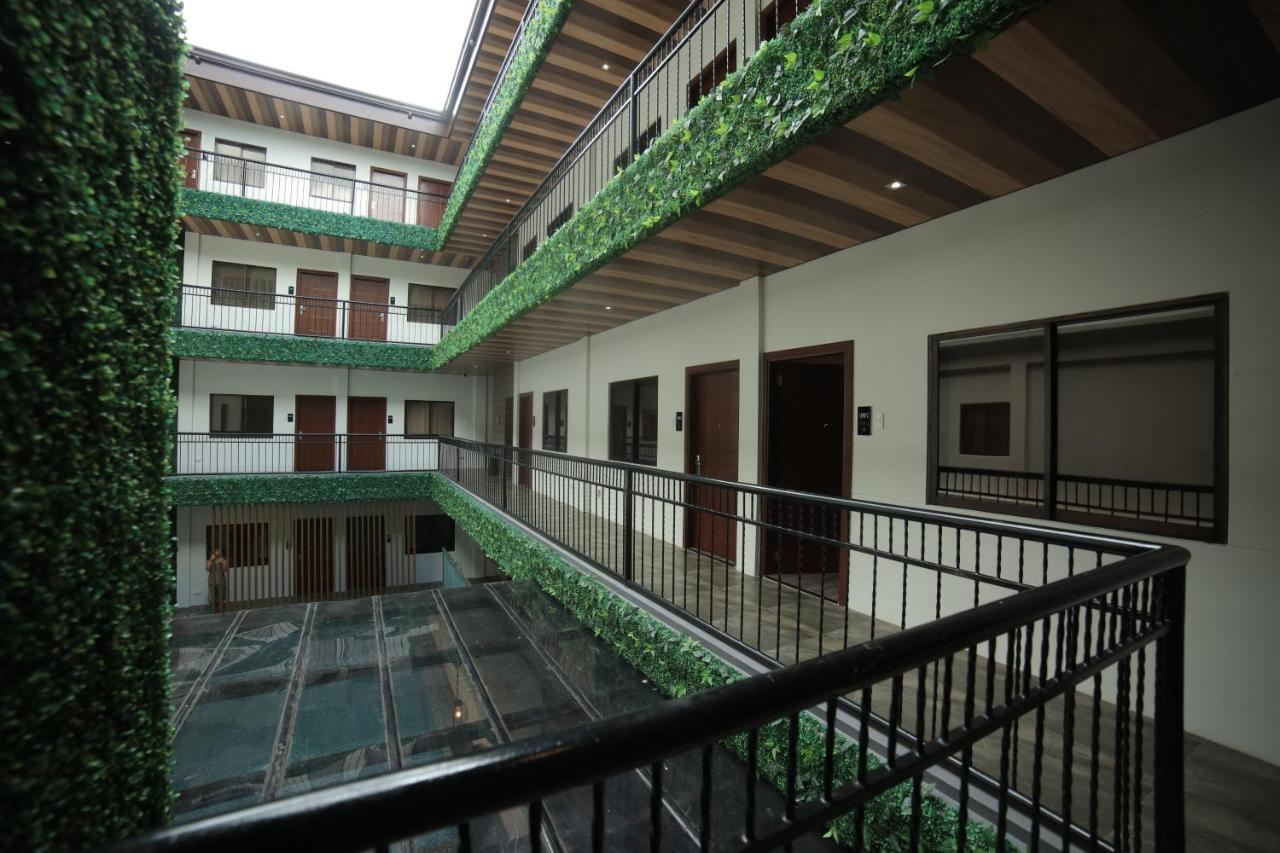 Surestay Plus Hotel By Best Western Ac Luxe Angeles City Extérieur photo